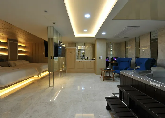 Ytt Hotel Nampo Hotel 3*